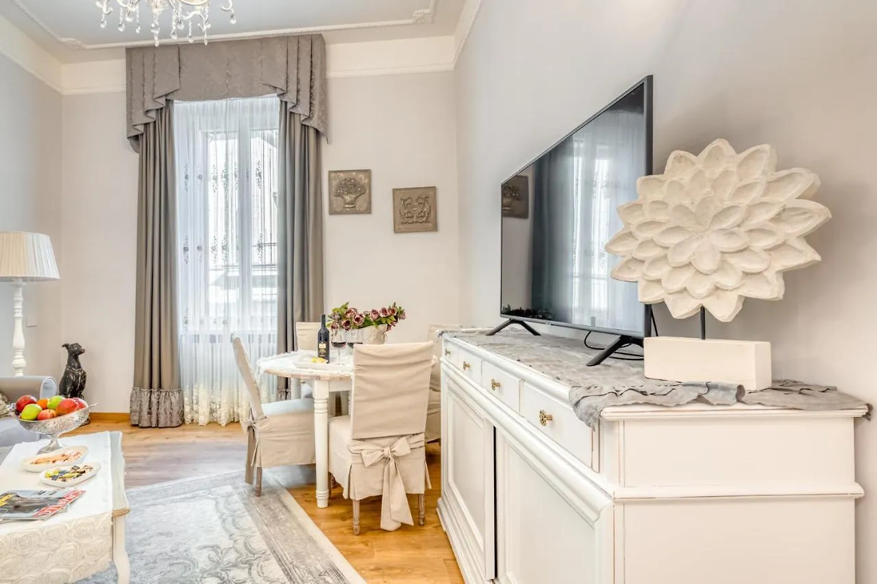 Luxury Stars In Rome - Andromeda Apartment In Colosseum Italy